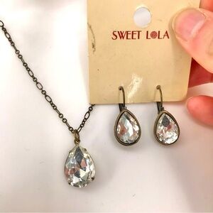 4 for $35🍄 Crystal Necklace and Earring Set